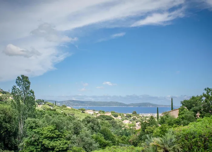 Plage 펜션 카발레르쉬르메르