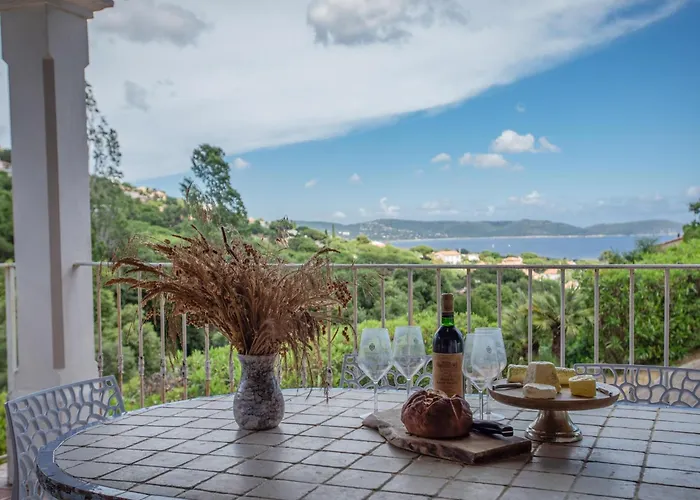 Plage 펜션 카발레르쉬르메르